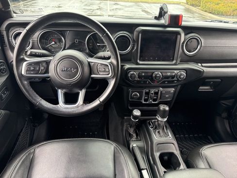 Used 2022 Jeep Wrangler Unlimited Sahara image 2