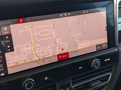 Used 2023 Porsche Macan Turbo image 23