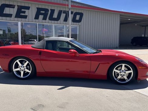 Used 2007 Chevrolet Corvette Convertible w/ Preferred Equipment Group RWD image 3