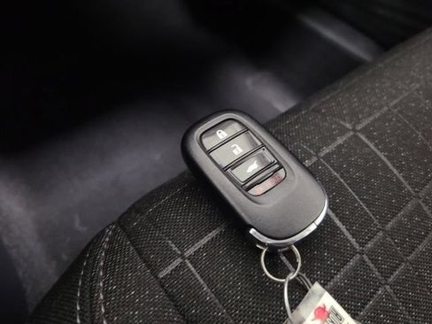 Used 2025 Honda HR-V LX image 33