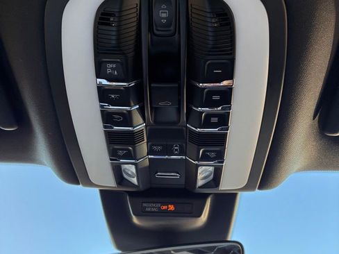 Used 2019 Porsche Macan AWD/4WD image 39