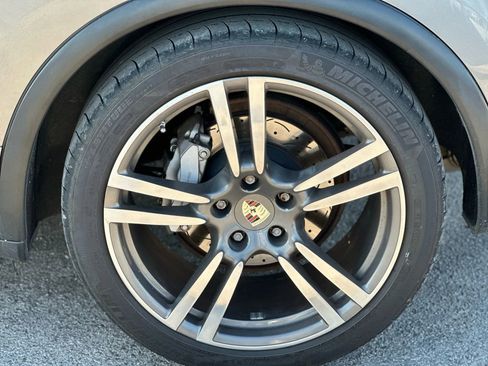 Used 2011 Porsche Cayenne S image 27