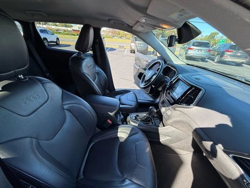 Used 2019 Jeep Cherokee Limited AWD/4WD image 46
