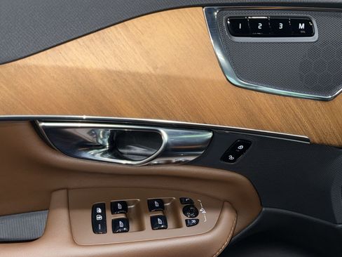 Certified 2024 Volvo XC90 T8 Plus AWD/4WD image 15