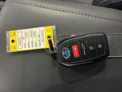Used 2022 Toyota Venza XLE image 31