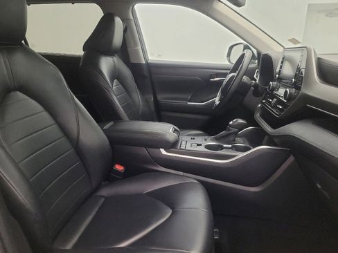 Used 2020 Toyota Highlander XLE FWD image 21