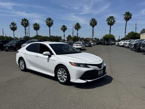 Used 2019 Toyota Camry LE FWD image 2