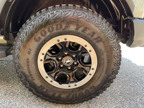 Certified 2024 Ford Bronco Big Bend w/ Sasquatch Package AWD/4WD image 9