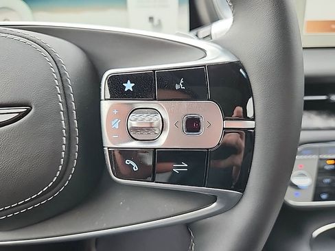 Used 2025 Genesis G90 3.5T image 9