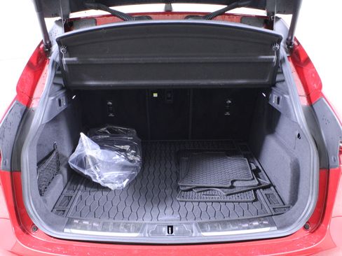 Used 2023 Jaguar F-PACE S image 10