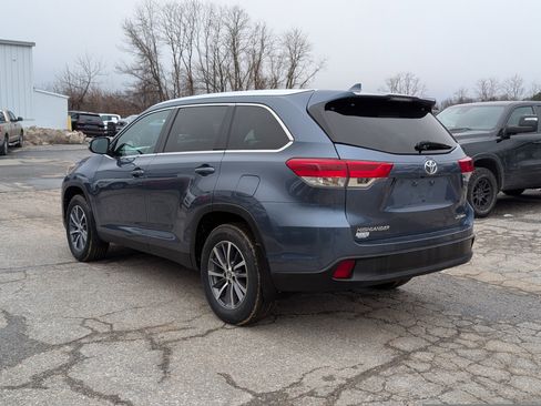 Used 2019 Toyota Highlander XLE image 3