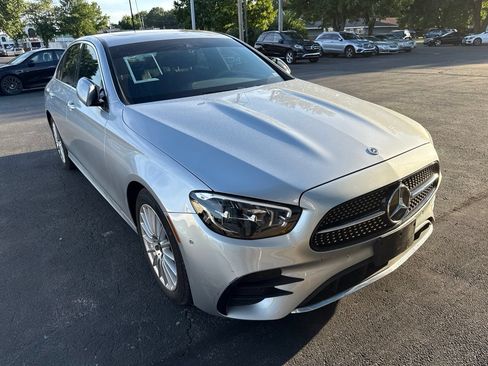 Used 2022 Mercedes-Benz E 350 4MATIC Sedan image 4