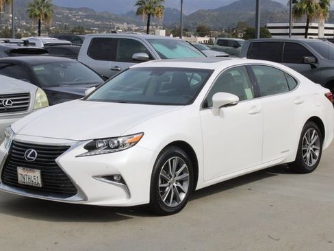 Used 2016 Lexus ES 300h w/ Navigation System Package image 3