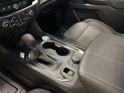 Used 2023 Chevrolet Traverse LT FWD image 28