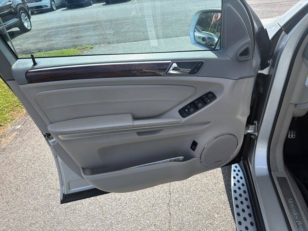 Used 2009 Mercedes-Benz ML 63 AMG 4MATIC image 37