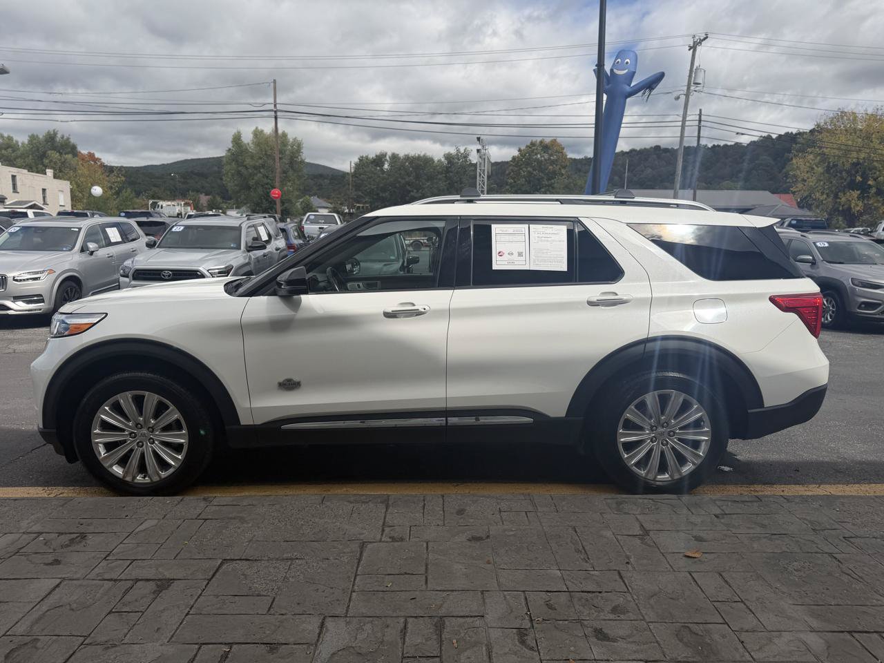 Used 2023 Ford Explorer King Ranch w/ Premium Technology Package AWD/4WD image 5