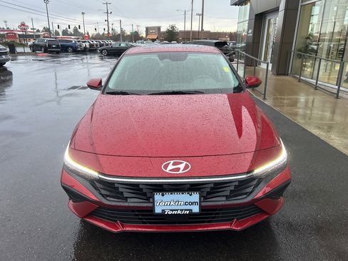 Certified 2025 Hyundai Elantra SEL image 8