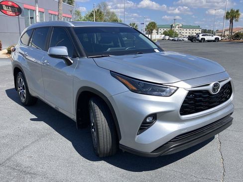 Used 2023 Toyota Highlander XLE image 7