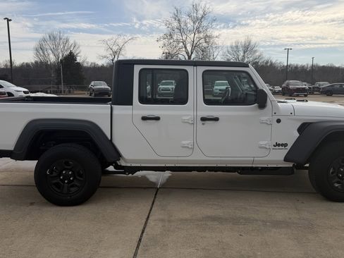 New 2026 Jeep Gladiator Sport AWD/4WD image 11