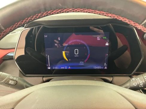Used 2025 Chevrolet TrailBlazer RS w/ Convenience Package AWD/4WD image 25