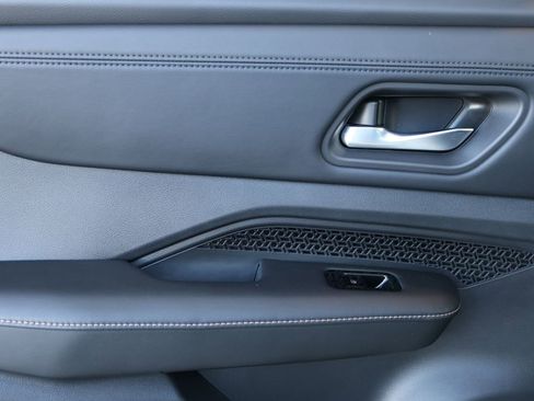 Used 2023 Nissan Ariya AWD image 23