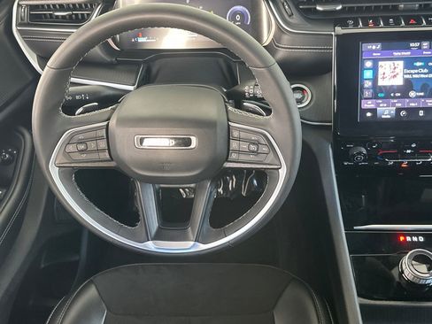 Used 2023 Jeep Grand Cherokee Altitude AWD/4WD image 32