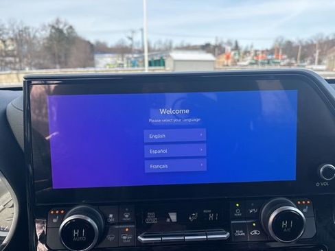 Certified 2024 Toyota Highlander XLE image 31