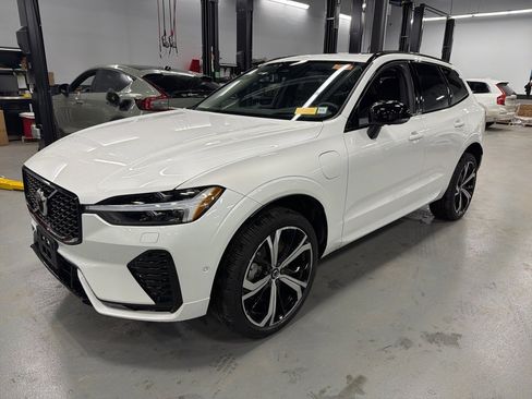Certified 2024 Volvo XC60 T8 Ultimate w/ Protection Package Premier image 1