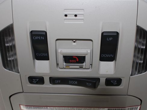 Used 2021 Toyota Highlander XLE AWD/4WD image 12