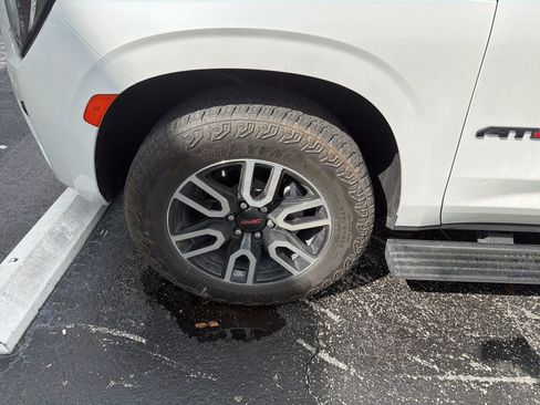 Used 2024 GMC Yukon AT4 w/ Technology Package image 8