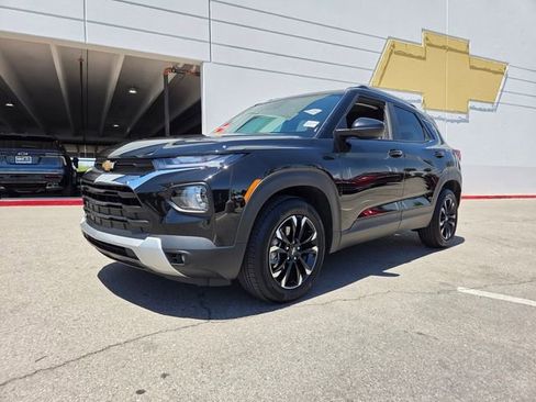 Certified 2023 Chevrolet TrailBlazer LT FWD image 2