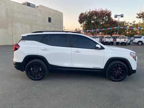 Used 2022 GMC Terrain SLE w/ Elevation Edition image 5
