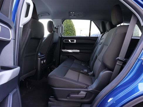 Used 2022 Ford Explorer XLT image 18