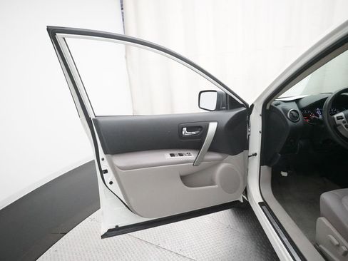 Used 2012 Nissan Rogue SV image 29