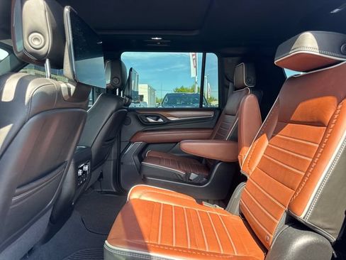 Used 2024 GMC Yukon XL Denali Ultimate AWD/4WD image 11