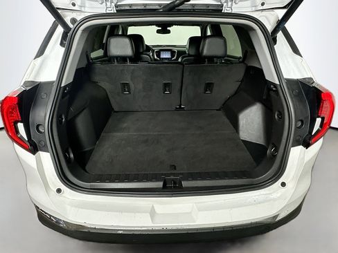 Used 2023 GMC Terrain SLT image 24