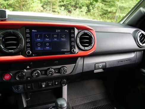 Used 2020 Toyota Tacoma TRD Sport image 12