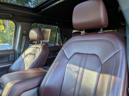 Used 2023 Ford Expedition Limited image 15