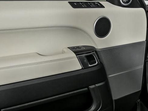 Used 2017 Land Rover Range Rover Sport HSE image 15