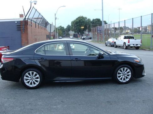 Used 2018 Toyota Camry SE FWD image 5