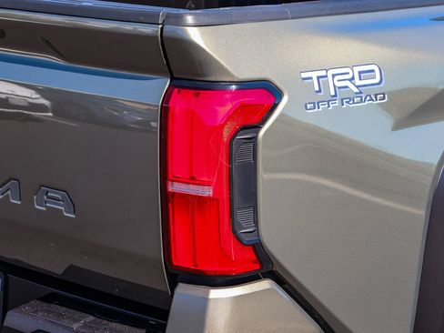 Certified 2024 Toyota Tacoma TRD Off-Road AWD/4WD image 8