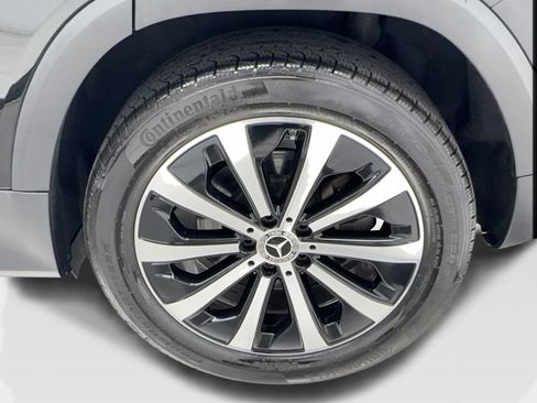 Used 2022 Mercedes-Benz GLB 250 w/ Premium Package Lite image 12
