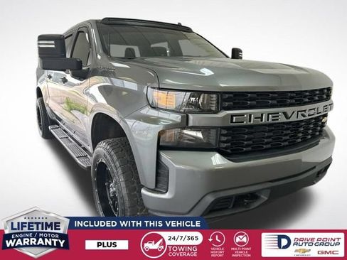 Used 2020 Chevrolet Silverado 1500 Custom w/ Custom Value Package AWD/4WD image 1