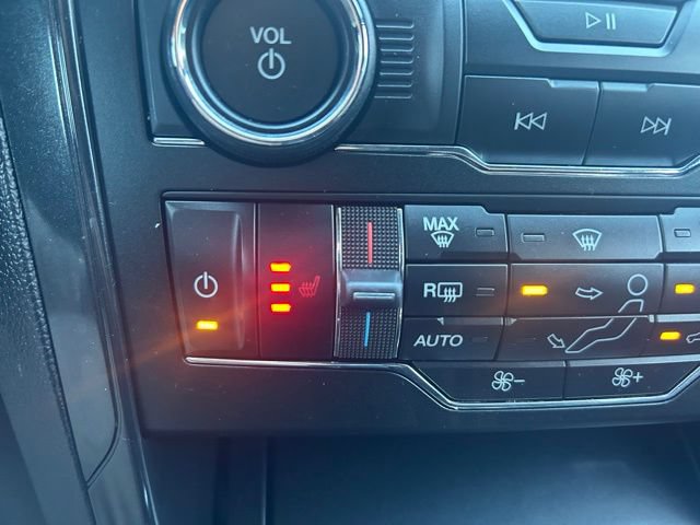 Used 2019 Ford Explorer XLT w/ Equipment Group 202A AWD/4WD image 30