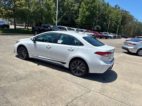 New 2026 Toyota Corolla SE FWD image 3