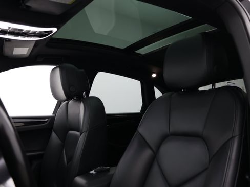 Used 2018 Porsche Macan AWD/4WD image 5