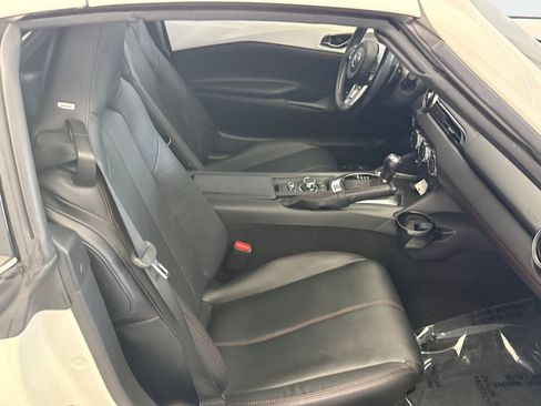 Used 2017 MAZDA MX-5 Miata RF Grand Touring RWD image 17