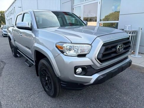 Certified 2020 Toyota Tacoma SR5 AWD/4WD image 2