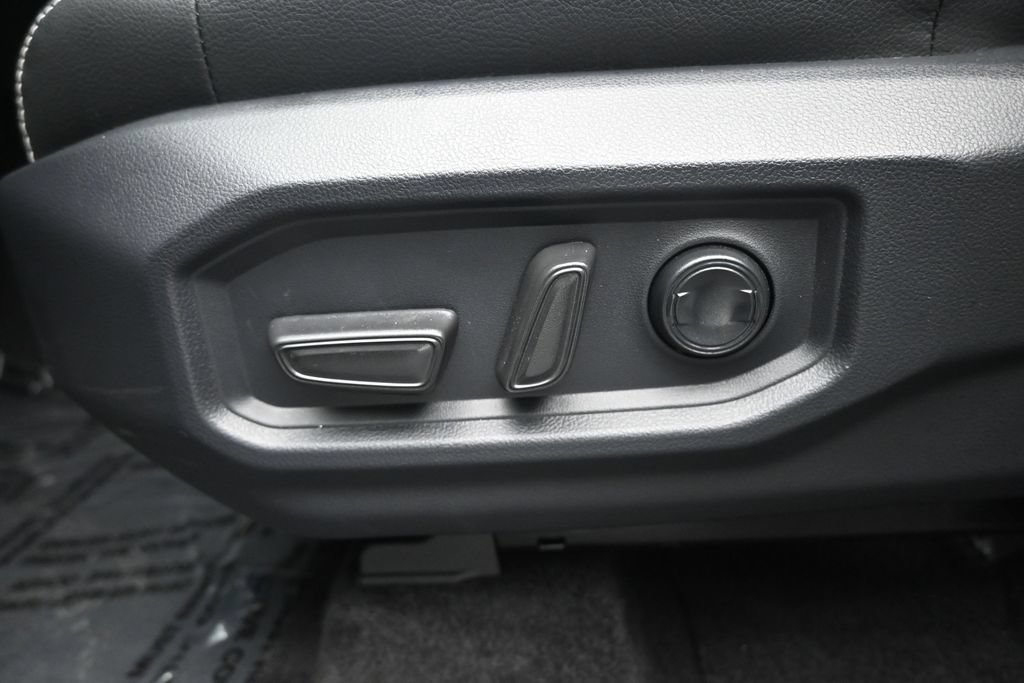 Used 2026 Toyota Tundra Limited AWD/4WD image 10