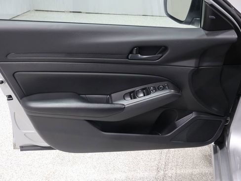 Used 2024 Nissan Altima 2.5 S image 10